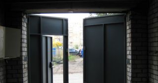 Купить гаражные ворота распашные Зима, цена от 3928 руб.